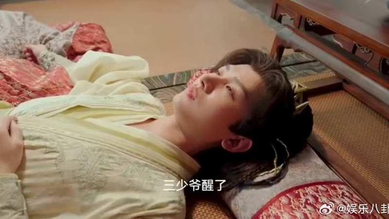 成毅新剧《赴山海》破泥战损海报曝光，引粉丝二创野性狂欢热